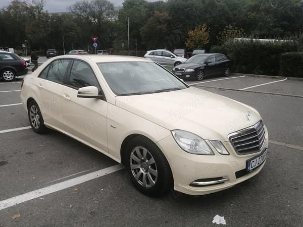 Utilizat 2012 Mercedes E200 Berlinǎ | 6.500 EUR - Imagine 1/4