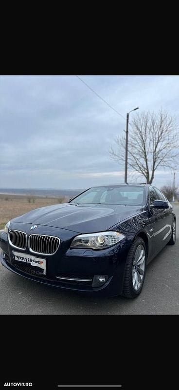 Culoarealbastru Utilizat 2013 BMW 520 Comfort Edition Berlinǎ | 9.000 EUR (Super Preț) - Imagine 1/4