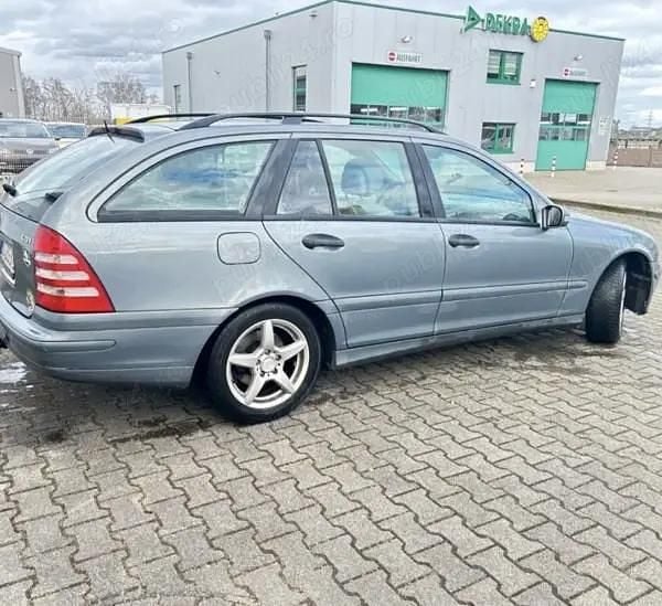 Utilizat 2006 Mercedes C220 Berlinǎ | 1.800 EUR (Super Preț) - Imagine 1/4