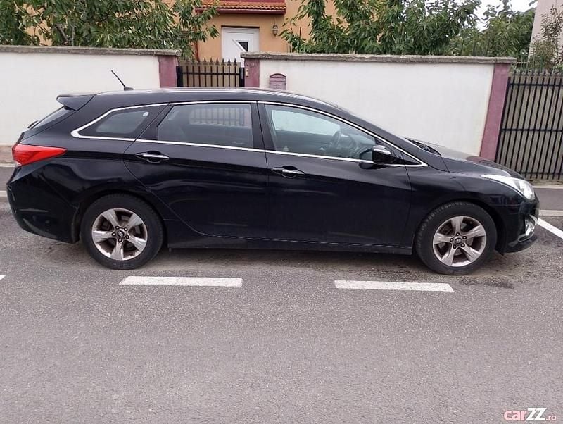 Negru Utilizat 2012 Hyundai i40 Break | 7.800 EUR - Imagine 1/4