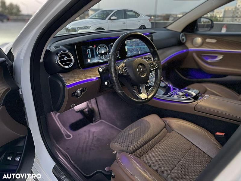 Culoarealb Utilizat 2016 Mercedes E220 Avantgarde Berlinǎ | 21.300 EUR (Preț bun) - Imagine 1/4