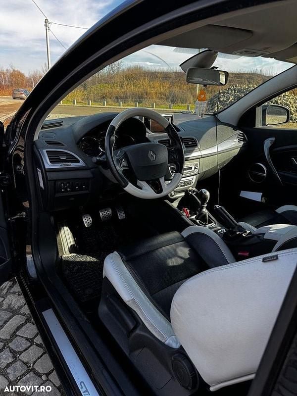Second-hand Renault Mégane GT Line GT-Line 110 CP (80 kW) 2012 Culoarenegru Coupe