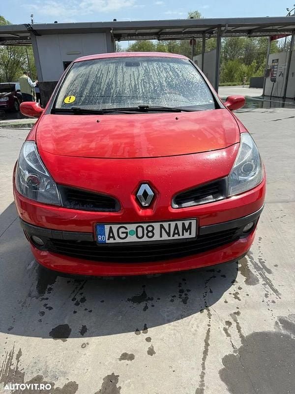 Rosu Utilizat 2005 Renault Clio II | 1.800 EUR (Puțin scump) - Imagine 1/4