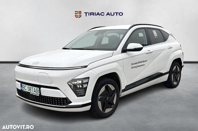 Culoarealb Nouă 2025 Hyundai Kona SUV | 35.989 EUR (Scump) - Imagine 1/4