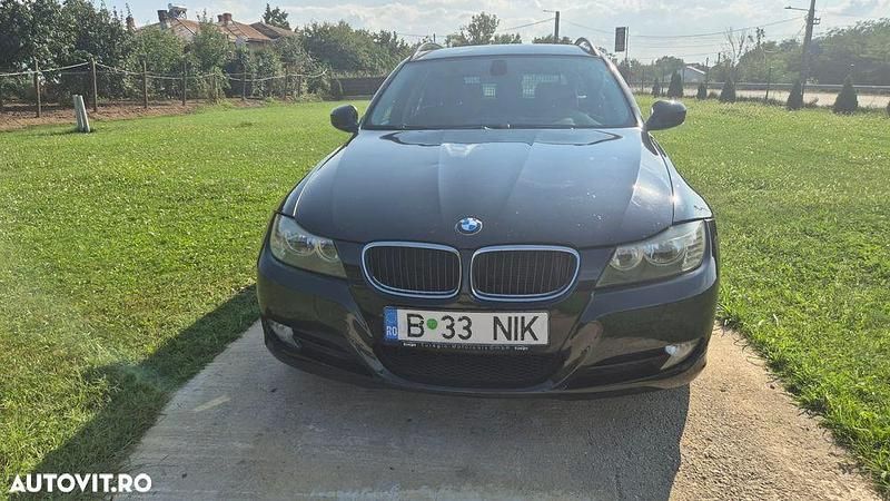 Culoarenegru Utilizat 2009 BMW 318 Break | 3.200 EUR (Preț bun) - Imagine 1/4