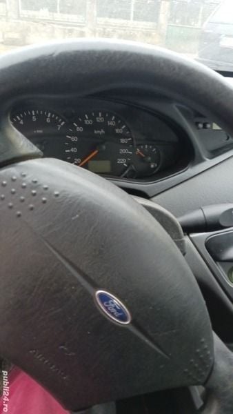 Negru Utilizat 2002 Ford Focus Berlinǎ | 770 EUR - Imagine 1/4