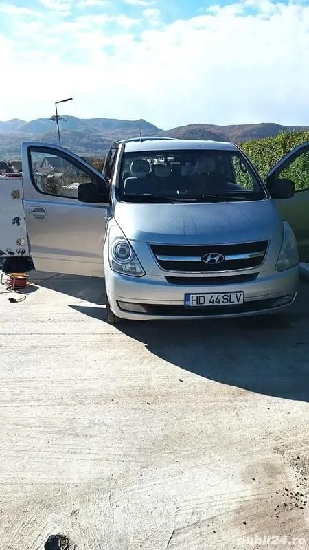 Gri Utilizat 2010 Hyundai H-1 Van | 10.500 EUR - Imagine 1/4