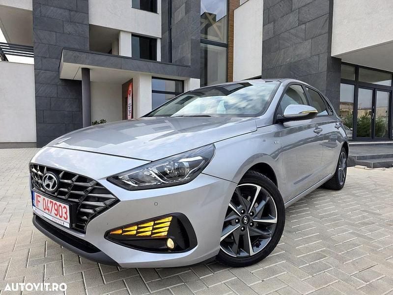 Culoareargint Utilizat 2023 Hyundai i30 Trend Hatchback | 16.990 EUR (Preț OK) - Imagine 1/4