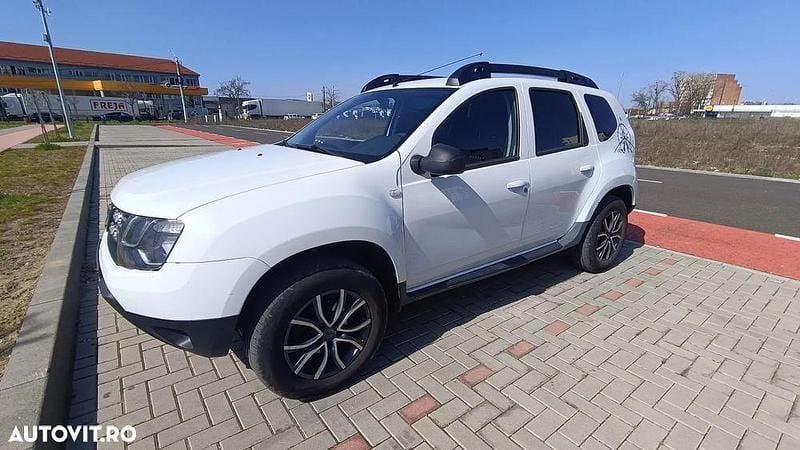 Alb Utilizat 2015 Dacia Duster Lauréate SUV | 8.200 EUR (Preț bun) - Imagine 1/4