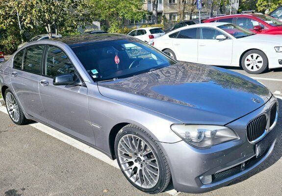 Gri Utilizat 2009 BMW 740 Comfort Edition Berlinǎ | 11.300 EUR - Imagine 1/4