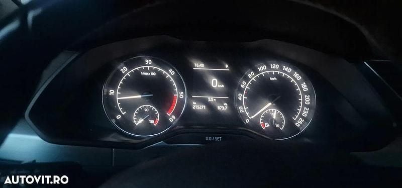 Culoarealbastru Utilizat 2018 Skoda Superb Berlinǎ | 13.000 EUR (Super Preț) - Imagine 1/4