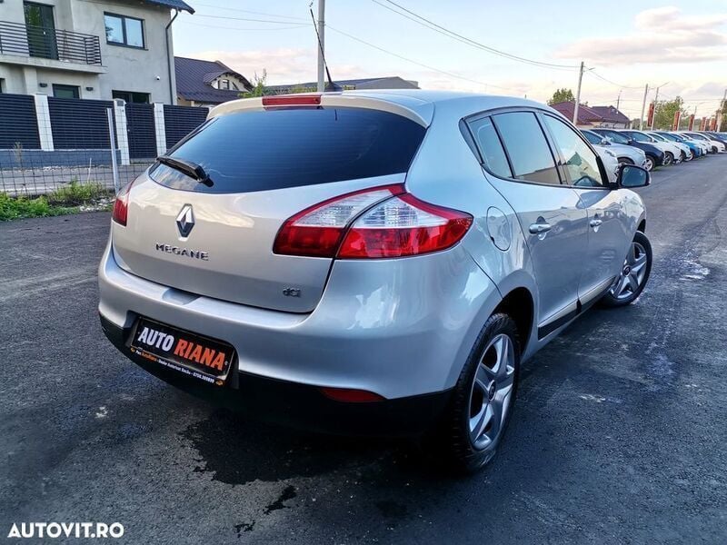 Second-hand Renault Mégane III Expression 130 CP (95 kW) 2011 Argint