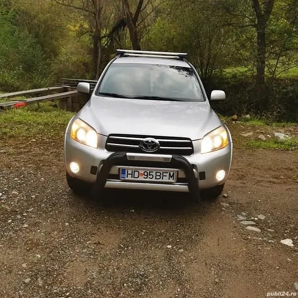Second-hand Toyota RAV4 177 CP (130 kW) 2007 Argintiu SUV
