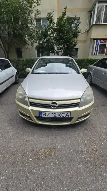 Auriu Utilizat 2004 Opel Astra Hatchback | 1.700 EUR (Preț OK) - Imagine 1/4