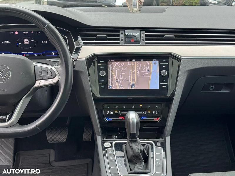 Second-hand VW Passat Highline 200 CP (147 kW) 2022 Negru Break