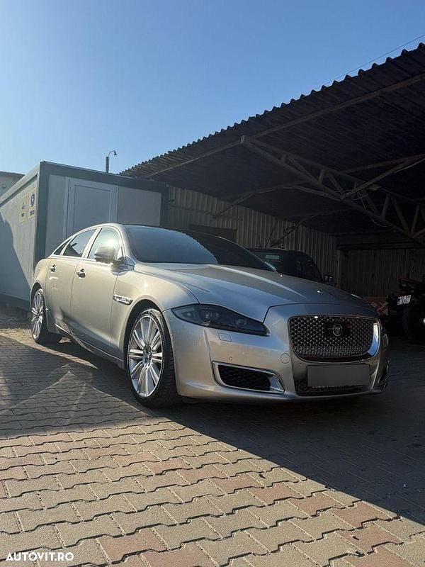 Second-hand Jaguar XJ Premium Luxury 300 CP (220 kW) 2016 Culoaregri Berlinǎ