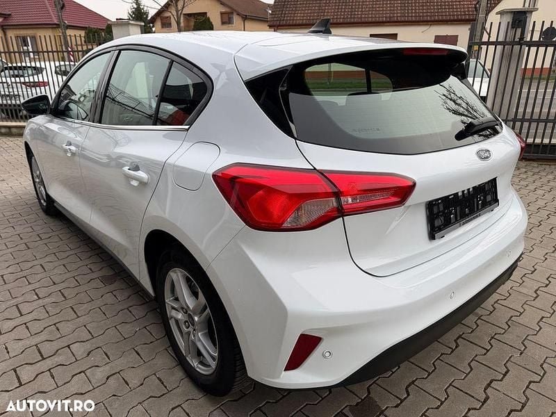Second-hand Ford Focus Cool & Connect 100 CP (73 kW) 2022 Culoarealb Hatchback