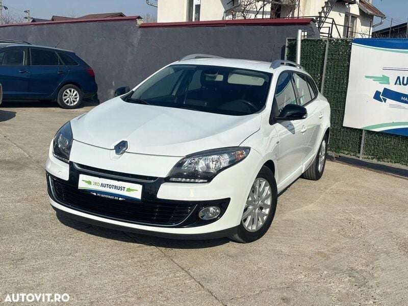 Alb Utilizat 2013 Renault Mégane GrandTour Bose Edition Break | 5.900 EUR (Scump) - Imagine 1/4