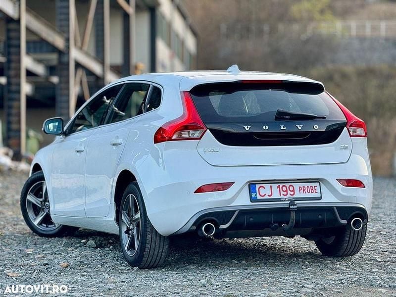 Second-hand Volvo V40 R-Design 120 CP (88 kW) 2015 Culoarealb Hatchback
