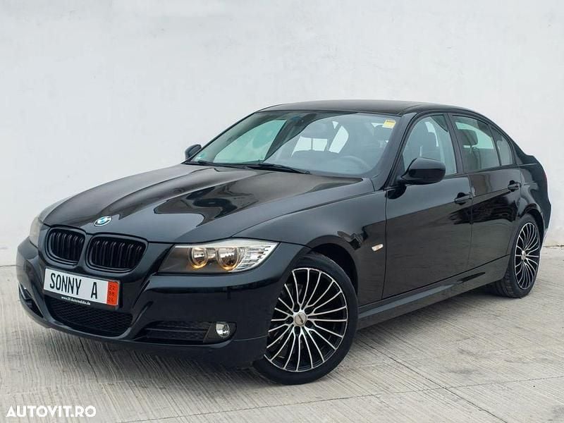 Culoarenegru Utilizat 2011 BMW 320 Sport Line Berlinǎ | 5.699 EUR (Preț bun) - Imagine 1/4