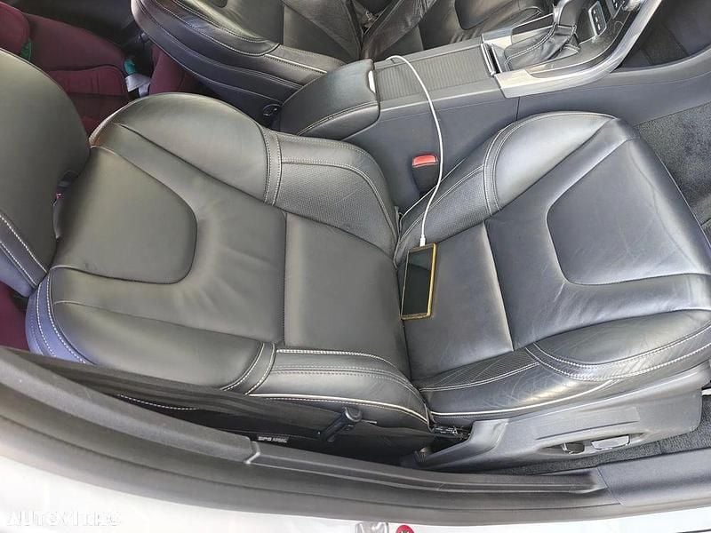 Second-hand Volvo V60 215 CP (158 kW) 2014 Culoarealb Break