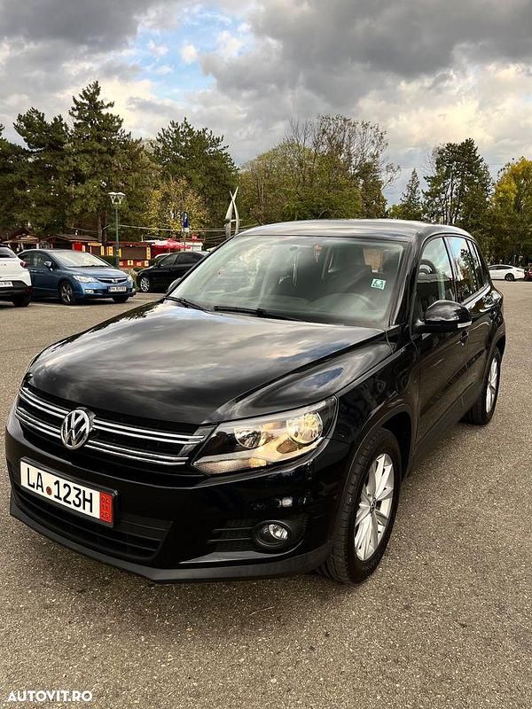 Culoarenegru Utilizat 2015 VW Tiguan Trendline SUV | 10.900 EUR (Preț OK) - Imagine 1/4