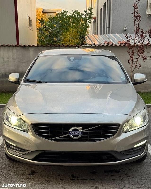 Culoaregri Utilizat 2016 Volvo S60 Momentum Berlinǎ | 9.850 EUR (Preț bun) - Imagine 1/4