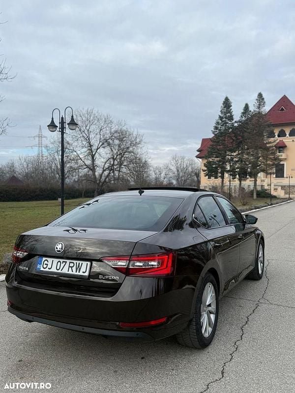 Second-hand Skoda Superb Ambition 120 CP (88 kW) 2017 Culoaregri Berlinǎ