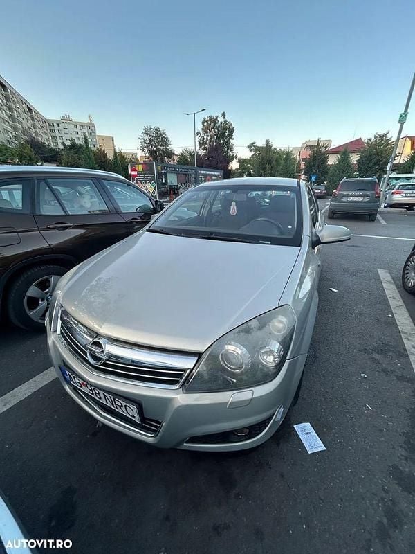 Culoaregri Utilizat 2008 Opel Astra Cosmo Hatchback | 2.600 EUR (Preț bun) - Imagine 1/4