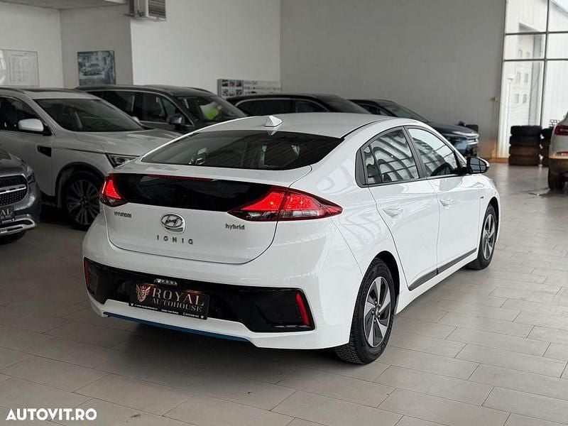 Second-hand Hyundai Ioniq 105 CP (77 kW) 2017 Culoarealb Hatchback