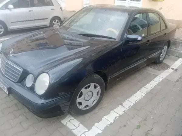 Utilizat 2000 Mercedes 220 Berlinǎ | 4.500 EUR - Imagine 1/3