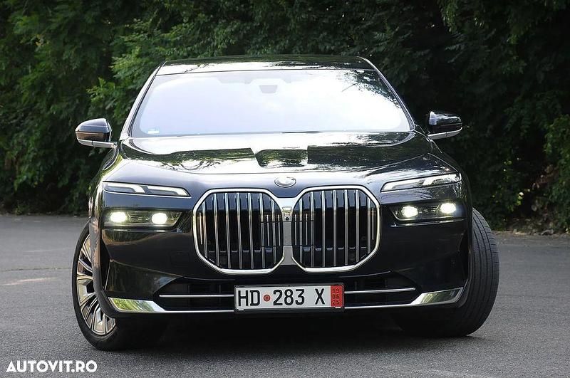 Culoarenegru Utilizat 2023 BMW 740 Comfort Edition Berlinǎ | 78.000 EUR (Puțin scump) - Imagine 1/4