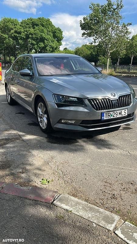 Culoaregri Utilizat 2016 Skoda Superb Ambition Berlinǎ | 13.700 EUR (Super Preț) - Imagine 1/4