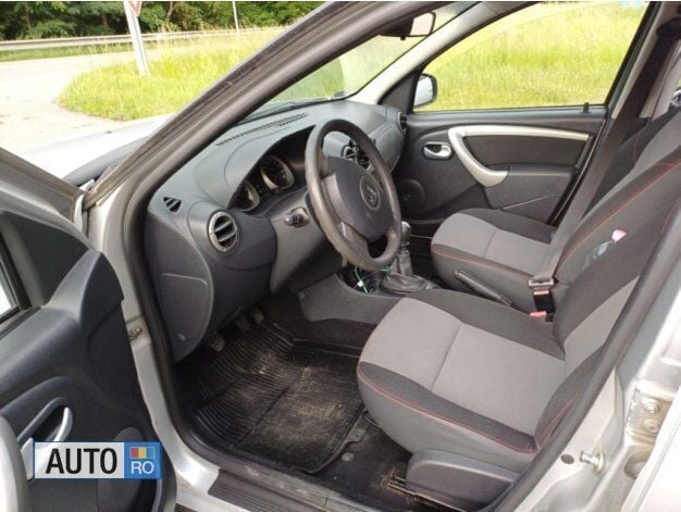 Second-hand Dacia Duster 110 CP (80 kW) 2012 Argintiu SUV