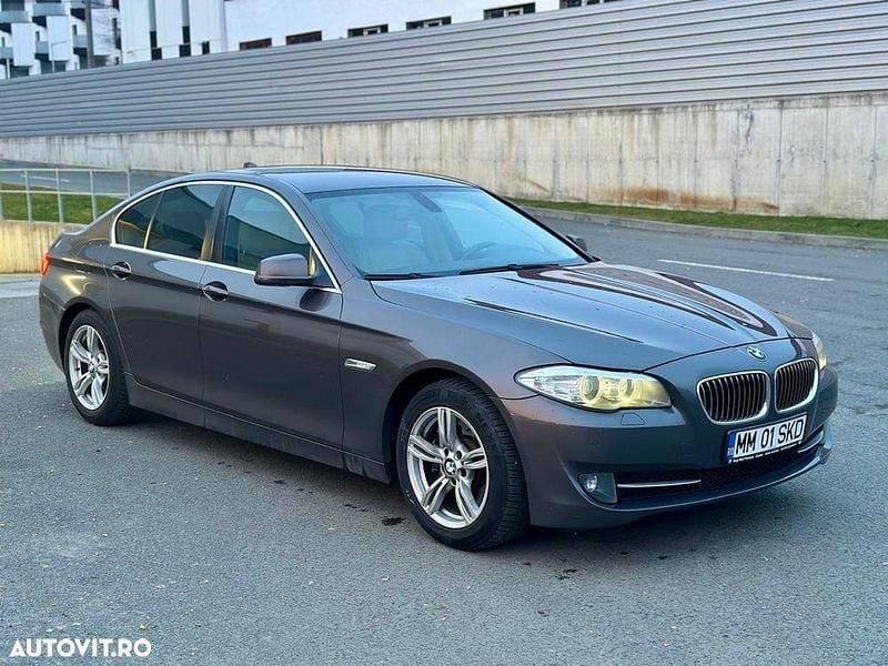 Second-hand BMW 525 Luxury Line 218 CP (160 kW) 2011 Culoaremaro Berlinǎ
