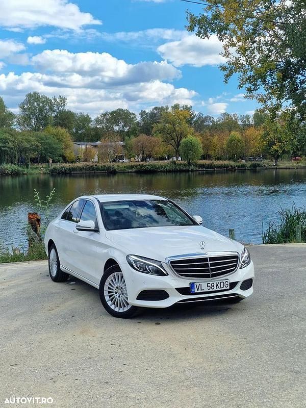Culoarealb Utilizat 2015 Mercedes C220 Berlinǎ | 14.999 EUR (Preț bun) - Imagine 1/4
