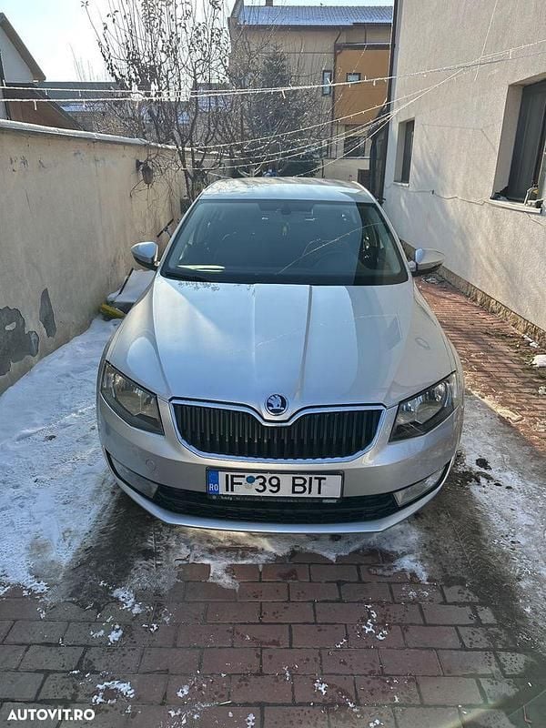 Culoareargint Utilizat 2015 Skoda Octavia Ambition Berlinǎ | 8.885 EUR (Preț bun) - Imagine 1/4