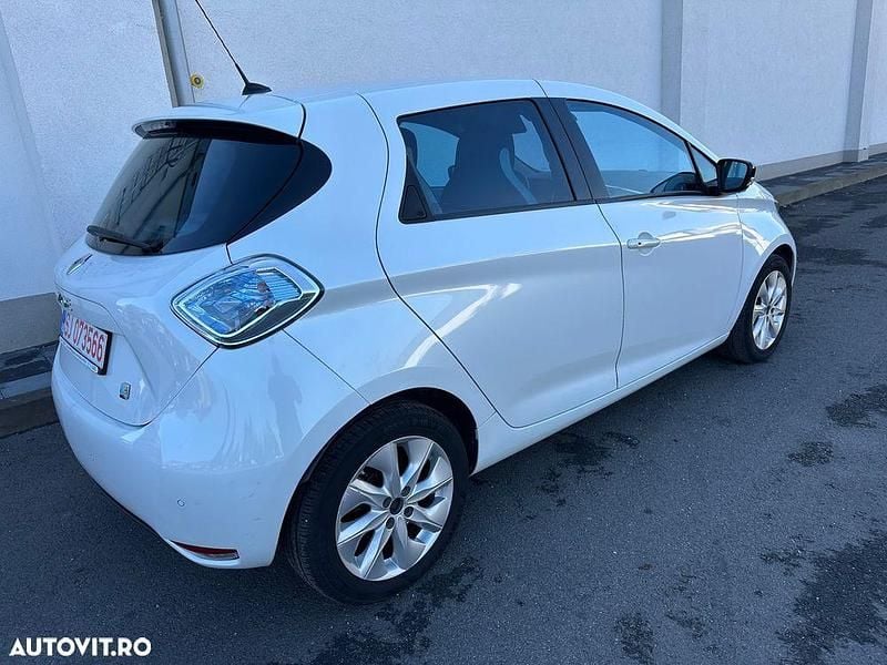 Second-hand Renault Zoe Life 64 kW (88 CP) 2014 Culoarealb Hatchback
