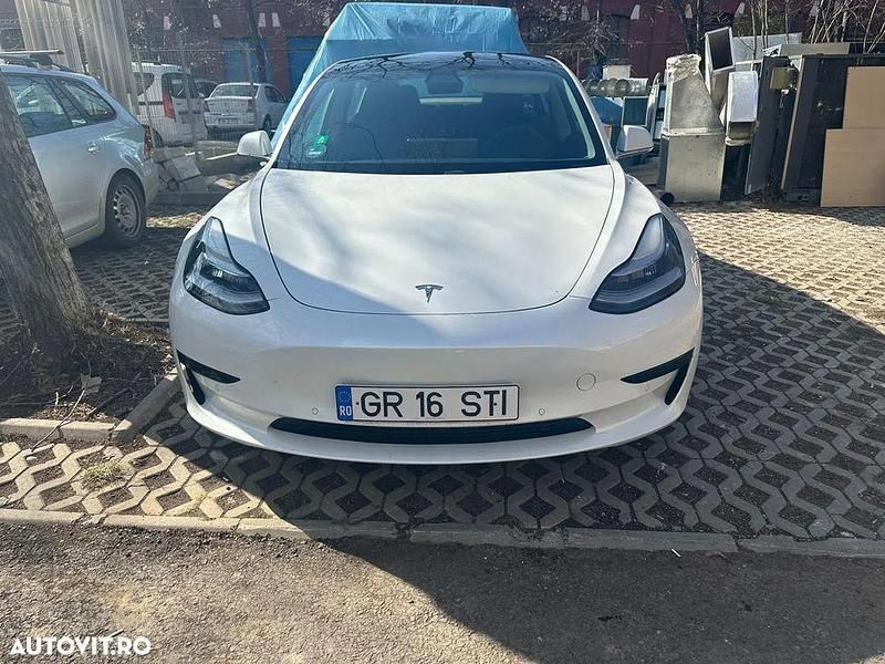 Culoarealb Utilizat 2019 Tesla Model 3 Standard Range Plus Berlinǎ | 16.000 EUR (Preț bun) - Imagine 1/4