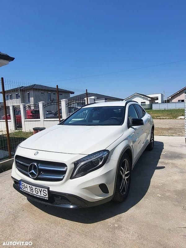Culoarealb Utilizat 2015 Mercedes GLA220 SUV | 13.990 EUR (Preț bun) - Imagine 1/4