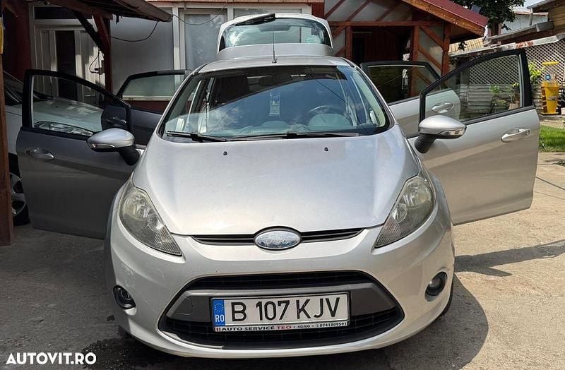 Gri Utilizat 2010 Ford Fiesta Hatchback | 2.800 EUR (Preț bun) - Imagine 1/4