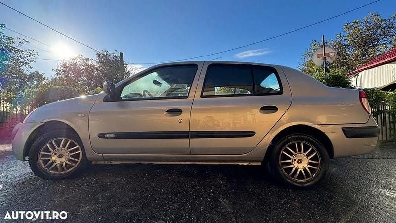 Culoaremaro Utilizat 2005 Renault Clio II | 1.100 EUR (Super Preț) - Imagine 1/4