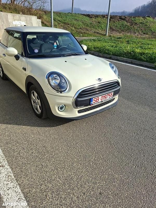 Culoarealb Utilizat 2020 Mini Cooper Hatchback | 11.200 EUR (Preț bun) - Imagine 1/4