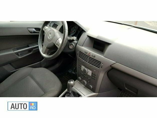 Second-hand Opel Astra 101 CP (74 kW) 2005 Alb Hatchback