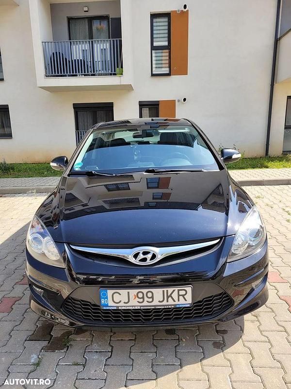 Culoarenegru Utilizat 2011 Hyundai i30 Edition Hatchback | 6.000 EUR (Scump) - Imagine 1/4