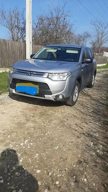 Second-hand Mitsubishi Outlander 150 CP (110 kW) 2015 Gri SUV