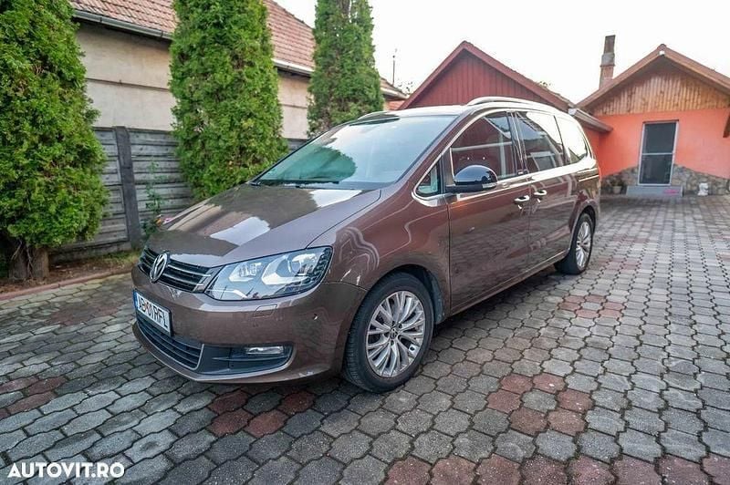 Maro Utilizat 2012 VW Sharan Highline Monovolum | 9.000 EUR (Preț bun) - Imagine 1/4