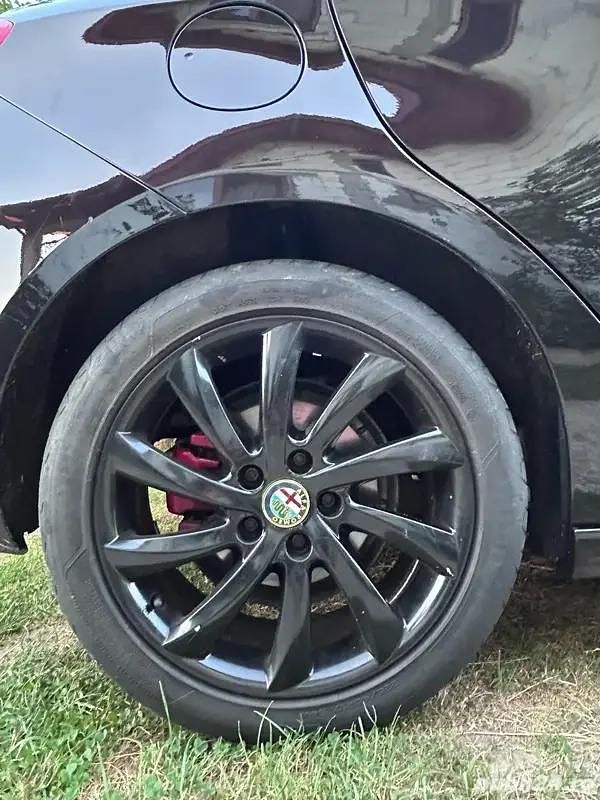 Negru Utilizat 2014 Alfa Romeo Giulietta Hatchback | 6.300 EUR - Imagine 1/4