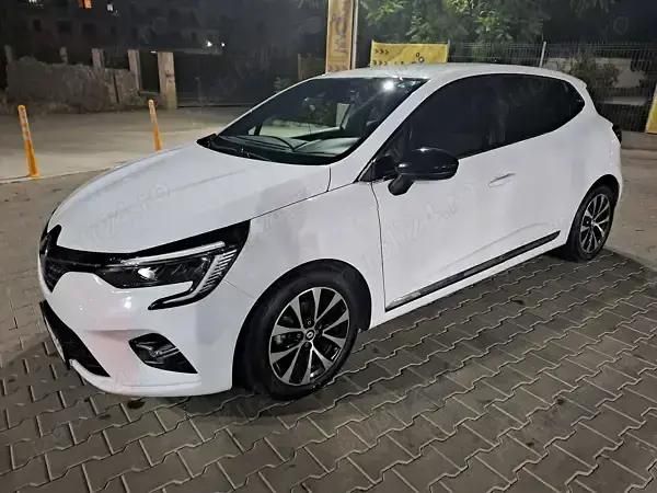 Second-hand Renault Clio V Techno 90 CP (66 kW) 2022 Alb Hatchback