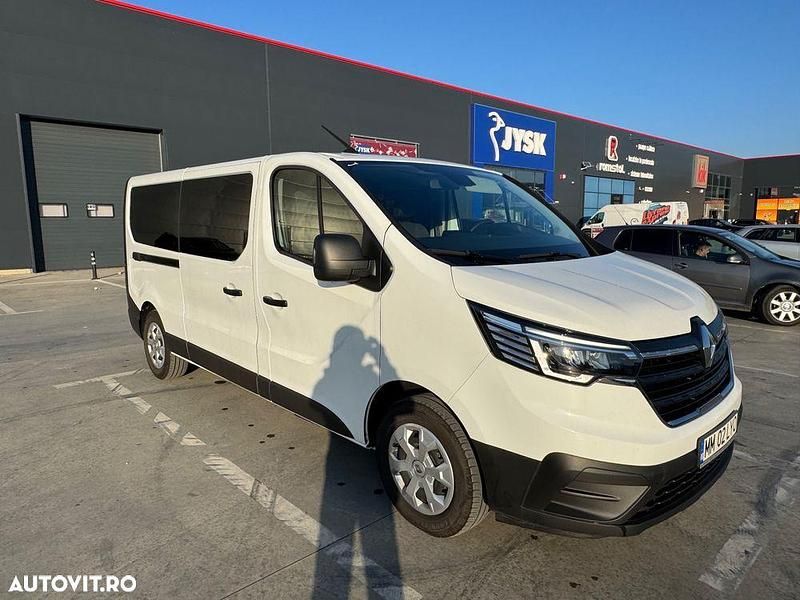 Culoarealb Utilizat 2023 Renault Trafic Life Van | 28.500 EUR (Puțin scump) - Imagine 1/4